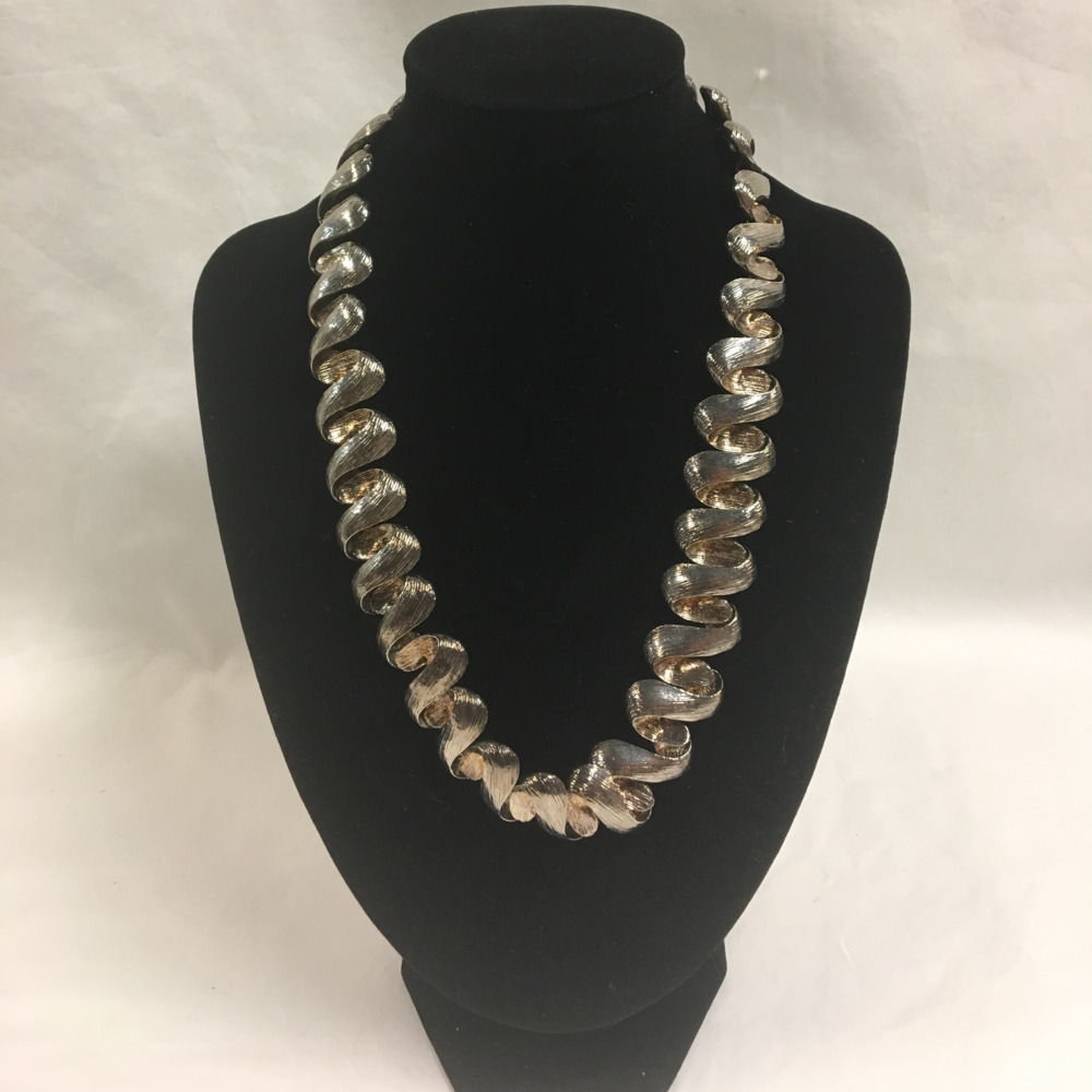+ Short Chain Like Necklace +
